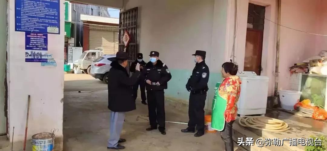 抗疫警员心疼瞬间,抗疫一线民警哭了