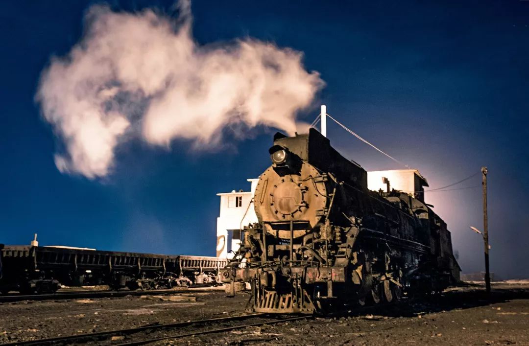 在大*疆新**，世界上最后的蒸汽火车还在奔驰