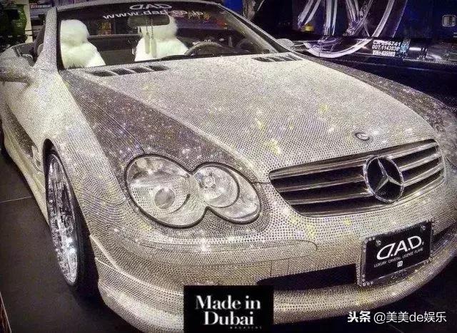 世纪婚礼花费7亿，顶级名流全部出席，奔驰镶满钻石