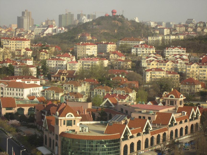 青岛是个很美的海滨,青岛被称为东方瑞士的原因