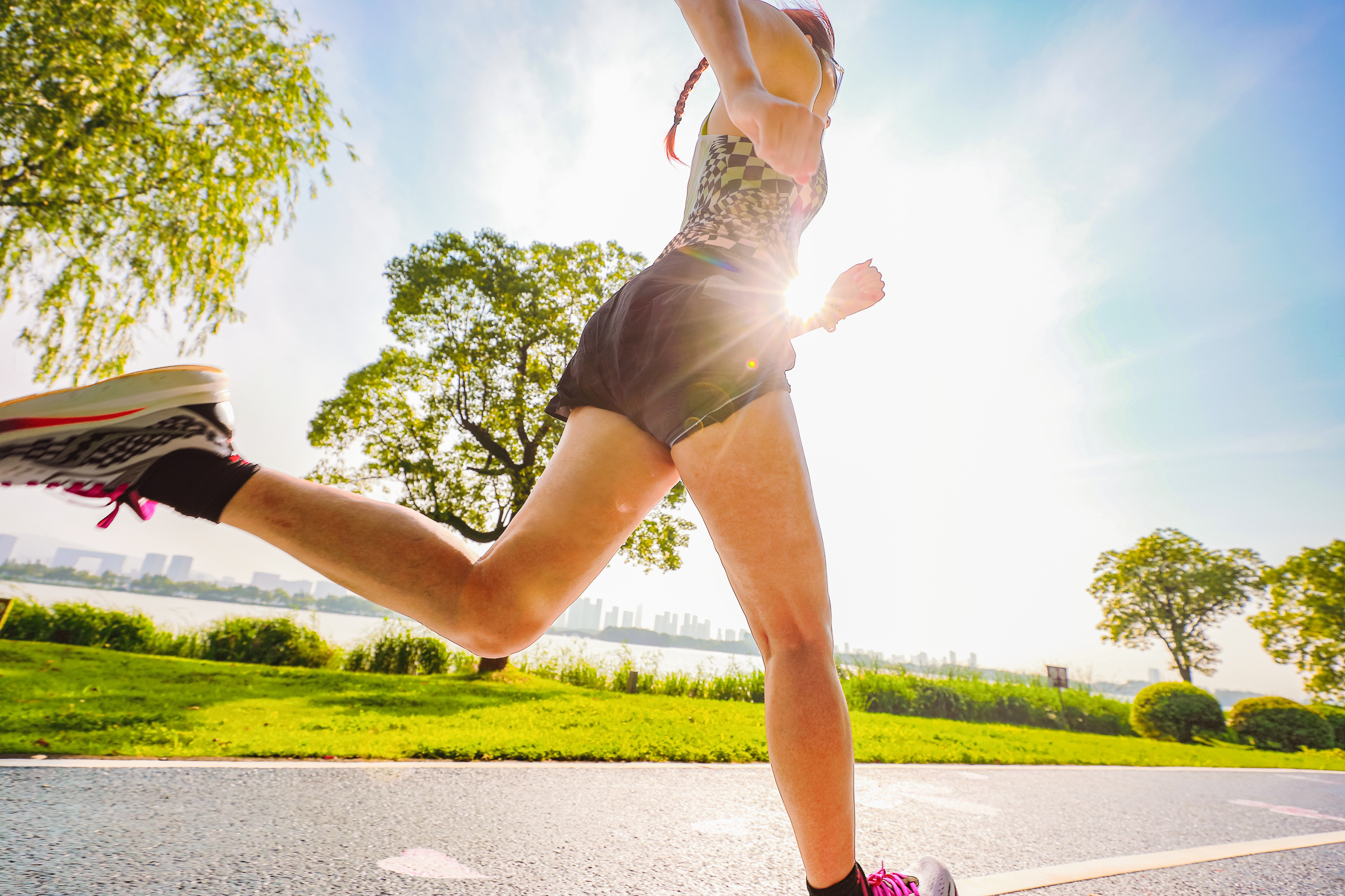 夏天运动预防中暑应该多喝什么水,夏天运动饮食注意事项
