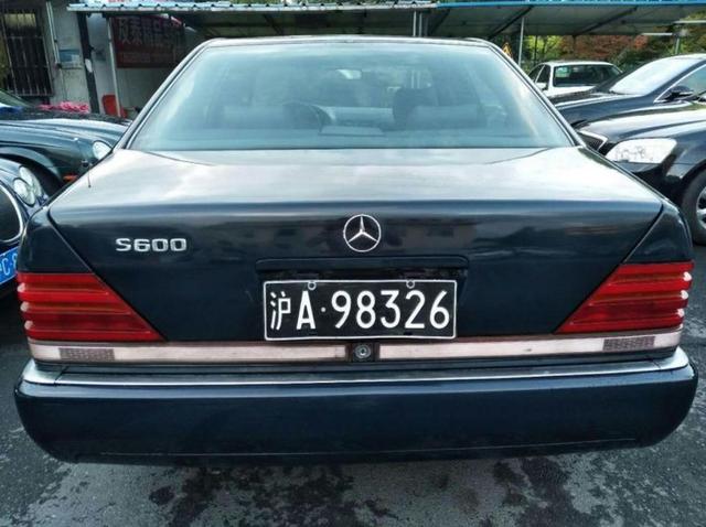 90年代奔驰s600街头,中国豪华警车奔驰s600