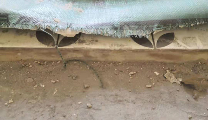 卫生间地面比客厅地面高怎么装门,卫生间地面比客厅高很多怎么装修