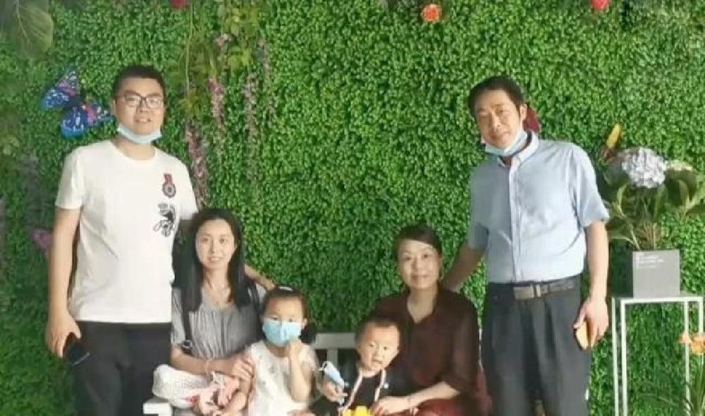 姚威为什么毫不犹豫离开养母一家,姚威现在跟亲生父母在一起生活吗