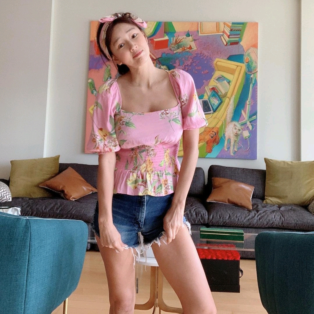 韩国女星肚子残留明显带状疱疹伤口，“失去感觉，必须治疗神经”