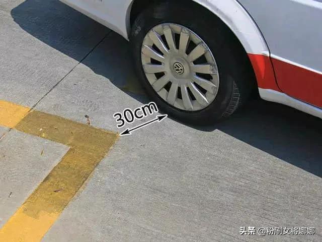 科二倒车入库详细讲解全过程,科二倒车入库正确看3个点慢教程