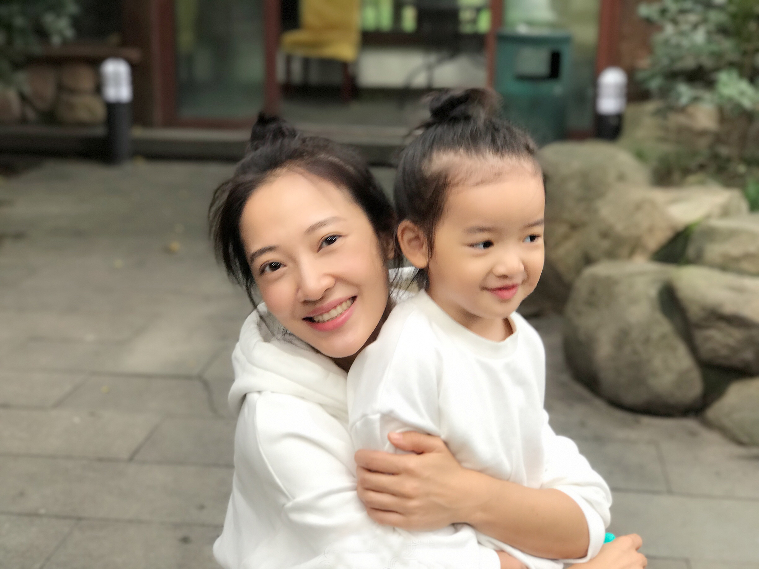 著名演员聂远：风雨中贤妻高擎爱的旗帜