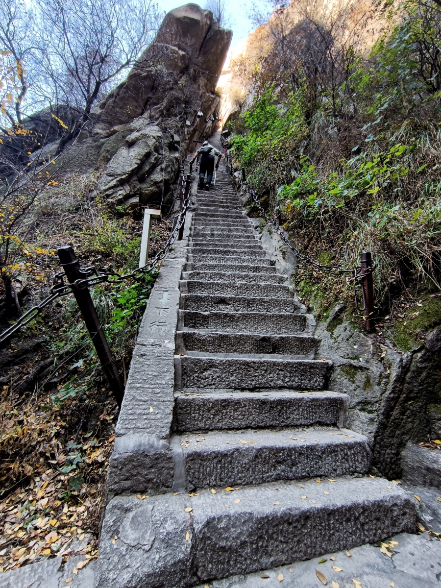 华山二日游登山攻略路线图,陕西自由行夜爬华山