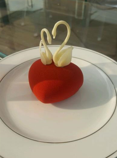 黑天鹅蛋糕最贵的一个亿,好利来黑天鹅最贵蛋糕