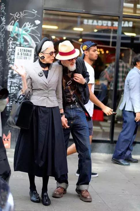 情侣装这样穿，才会让人过目不忘呀