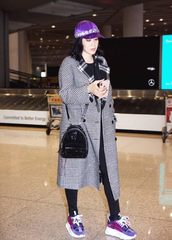 钟丽缇皮衣搭配 (钟丽缇紧身皮裤穿搭)