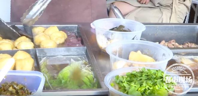 女子买了一份牛杂，吃着吃着发现不对劲，仔细一看太恶心