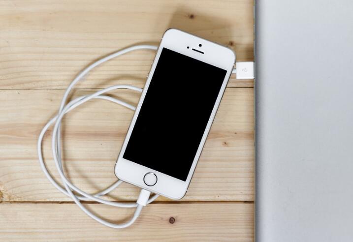 iphone忽然黑屏频繁出现logo,iphone出现黑屏只有声音怎么办