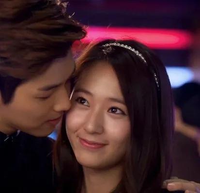 fx出道十二周年成员发声,fx十周年合体宋茜在台下