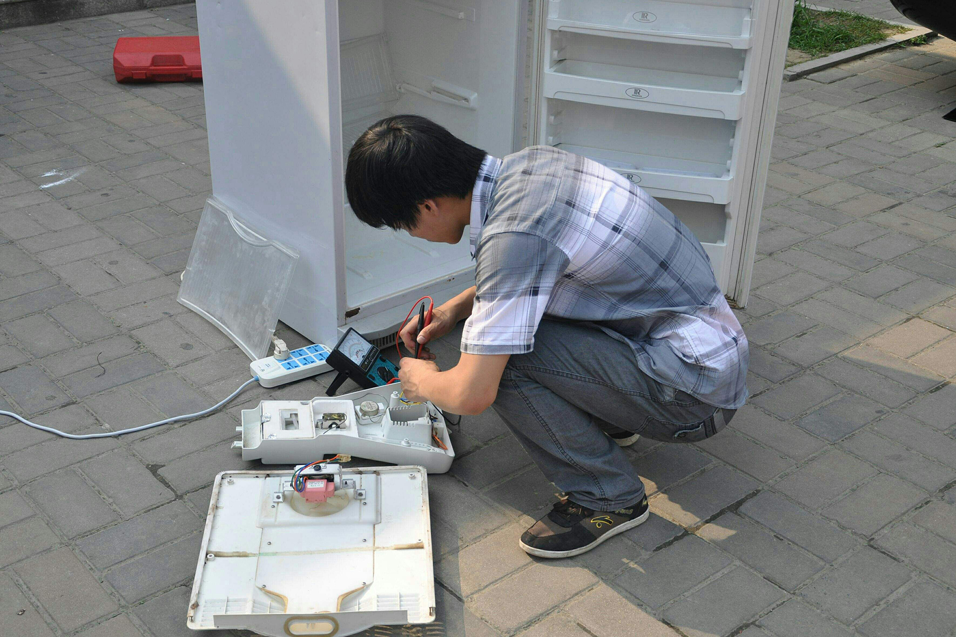 家用风冷冰箱与直冷冰箱哪个好,风冷冰箱和直冷冰箱哪个更好些