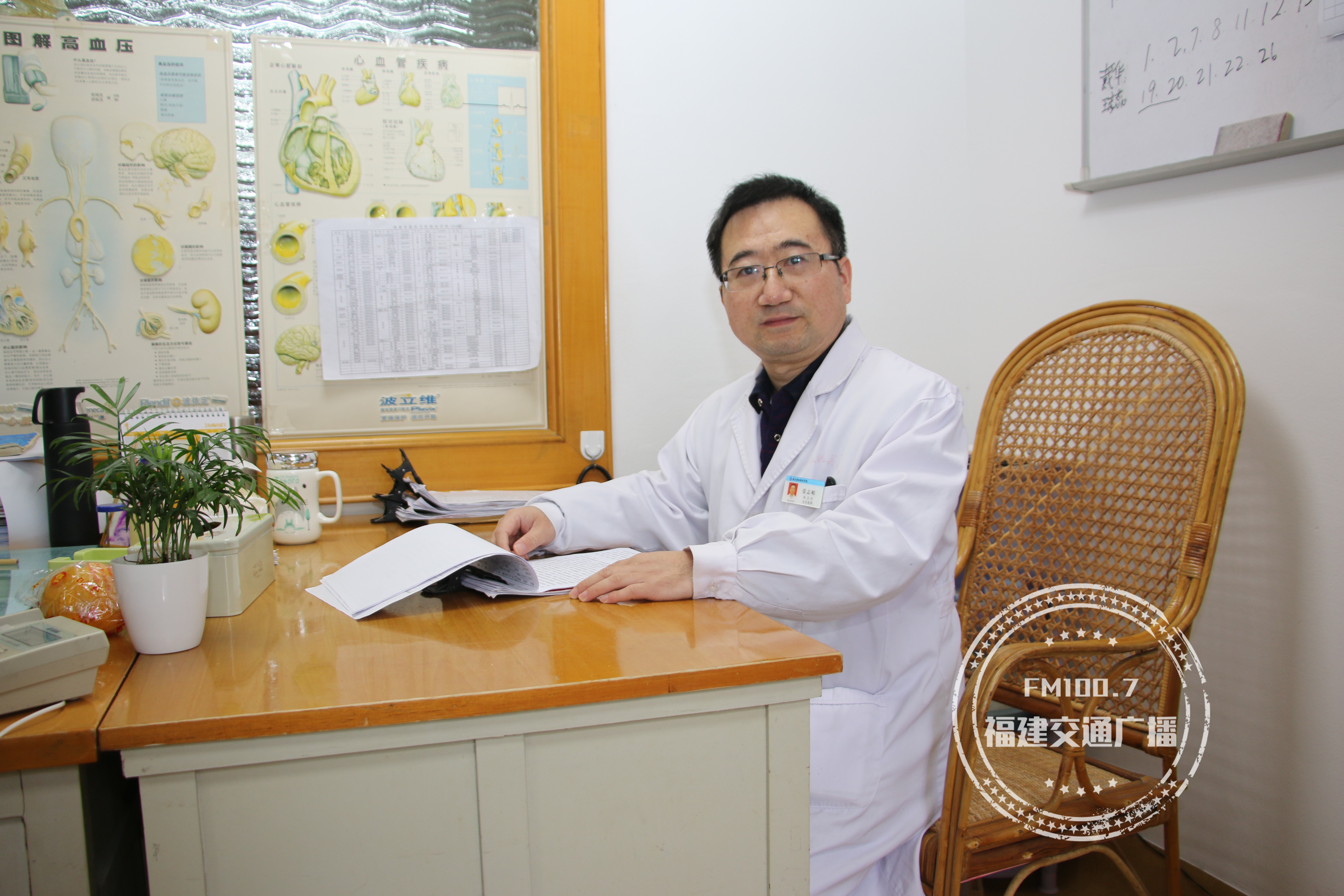 请一定远离木棉絮,福建各地都有,碰了后疼痒难忍,已经很多人中招