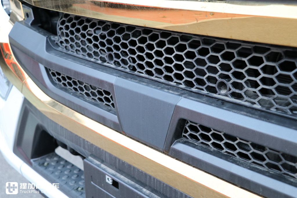 奥铃大黄蜂国五发动机,奥铃大黄蜂玉柴六缸245马力版