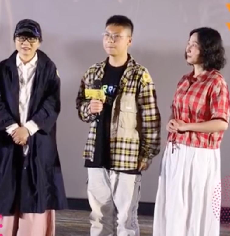 吴京零片酬助演汶川地震改编电影,吴京救灾真实照片