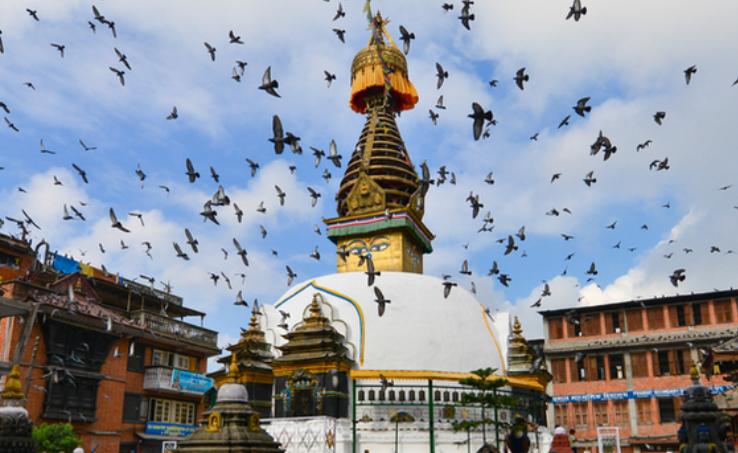 尼泊尔“活女神”双脚不能沾地,初潮就退位,无人敢娶