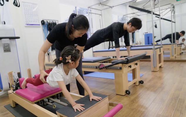 学霸考99分被打死真实事件,中考765分的学霸中暑离世