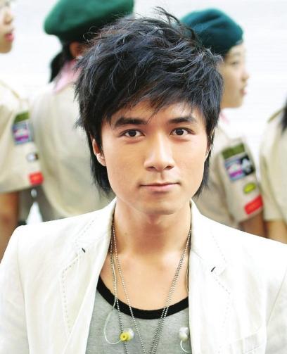 他出道28年，演戏唱歌主持获奖无数，如今还迎娶了自己的助理.