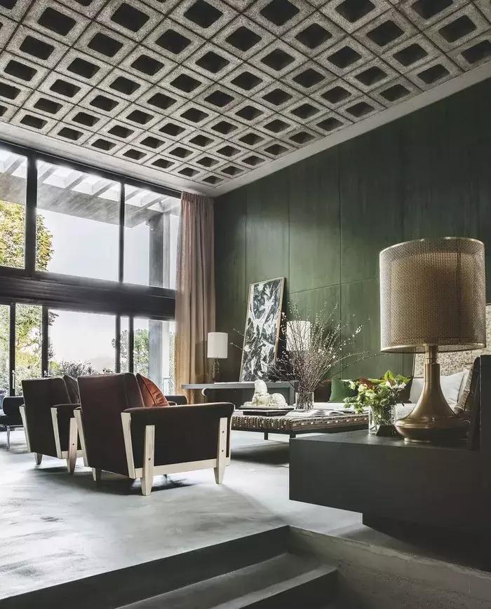 墨绿色的色彩风格,墨绿和粉的高级色彩