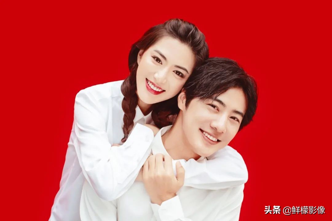 结婚纪念照怎么拍最美,穿黑色衣服拍结婚证件照好看吗