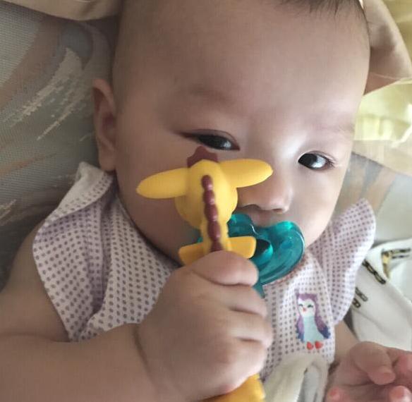 1岁宝宝总是有意无意撅嘴,1岁宝宝总使劲咧嘴