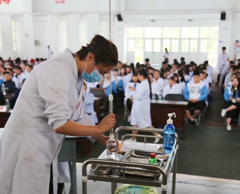 四川育英医科校是封闭式管理吗,四川育英医科校分数线