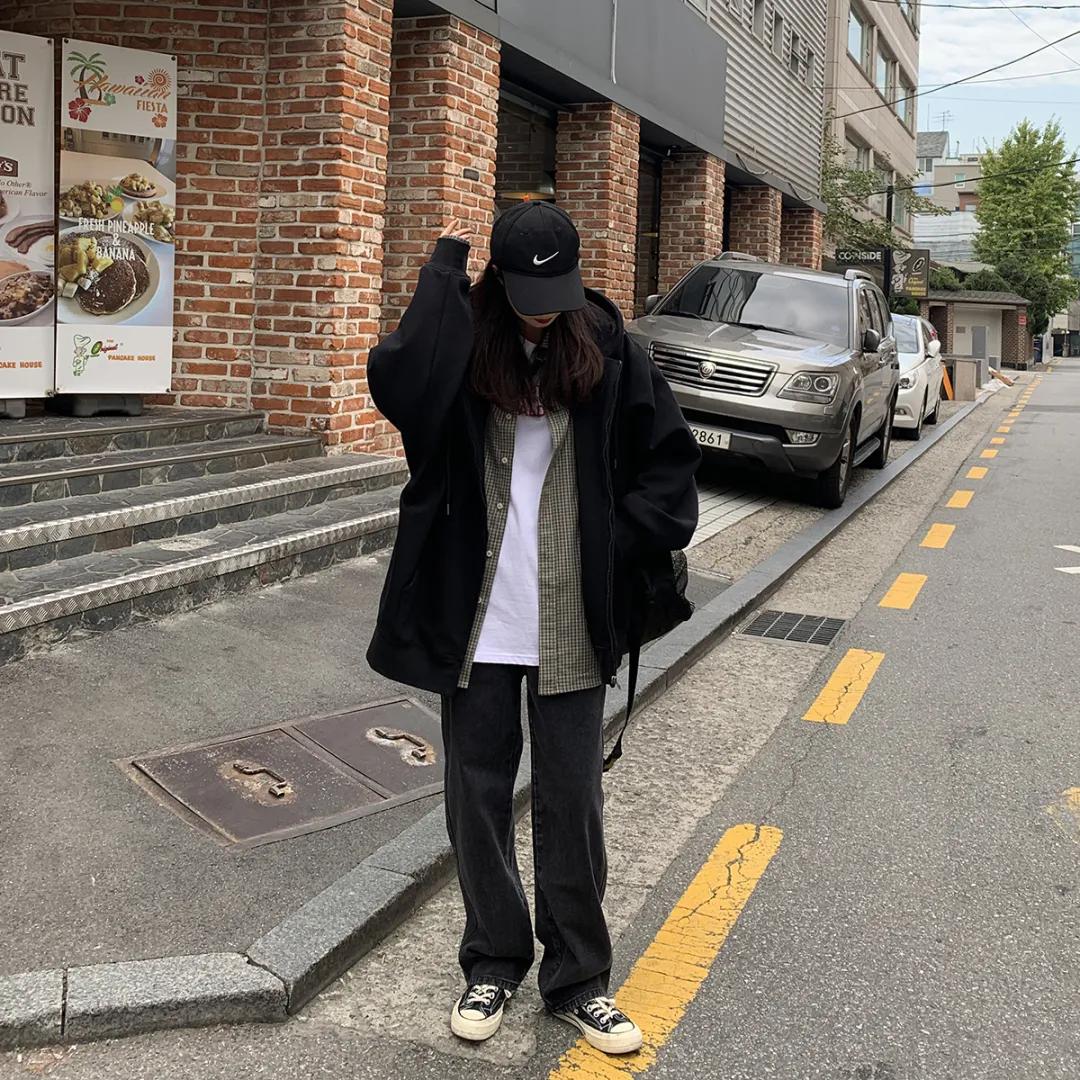 时尚卫衣穿搭技巧,最简单的卫衣穿搭