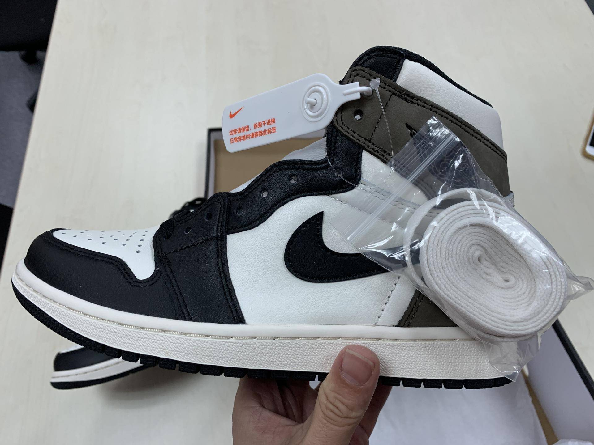 入手小倒钩AirJordan1DarkMocha