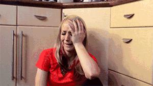 脸上发痒疼起小痘痘怎么回事,脸上长的痘痘发红发痒怎么回事