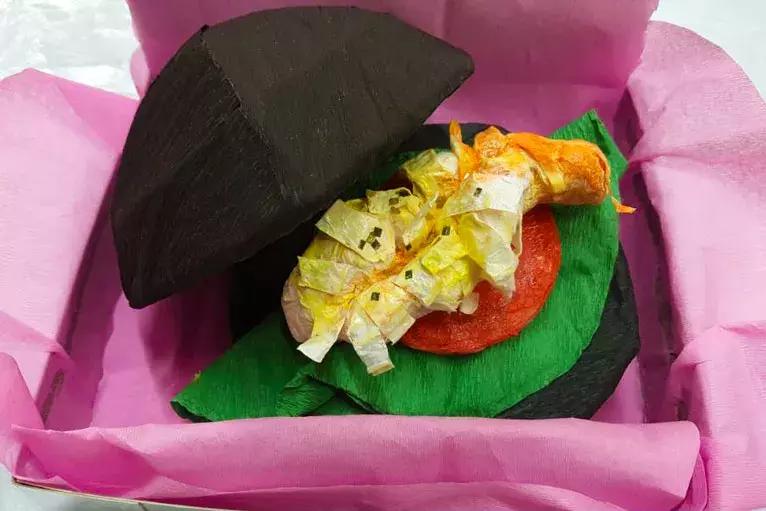 香港阴间设计师:为黄家驹订做电吉他,为张国荣粉丝订做咖啡厅..