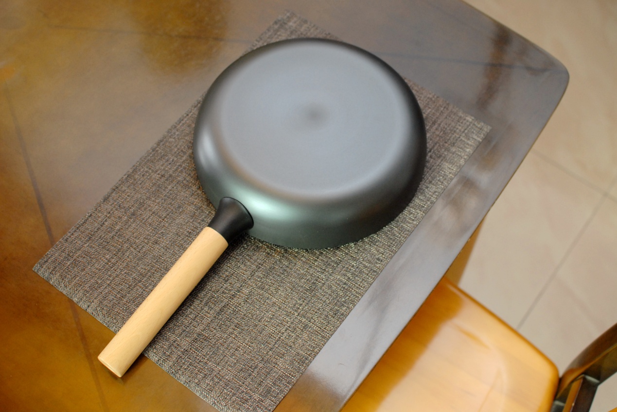 无涂层精铁平底煎锅不粘锅,钛金无涂层24寸煎锅