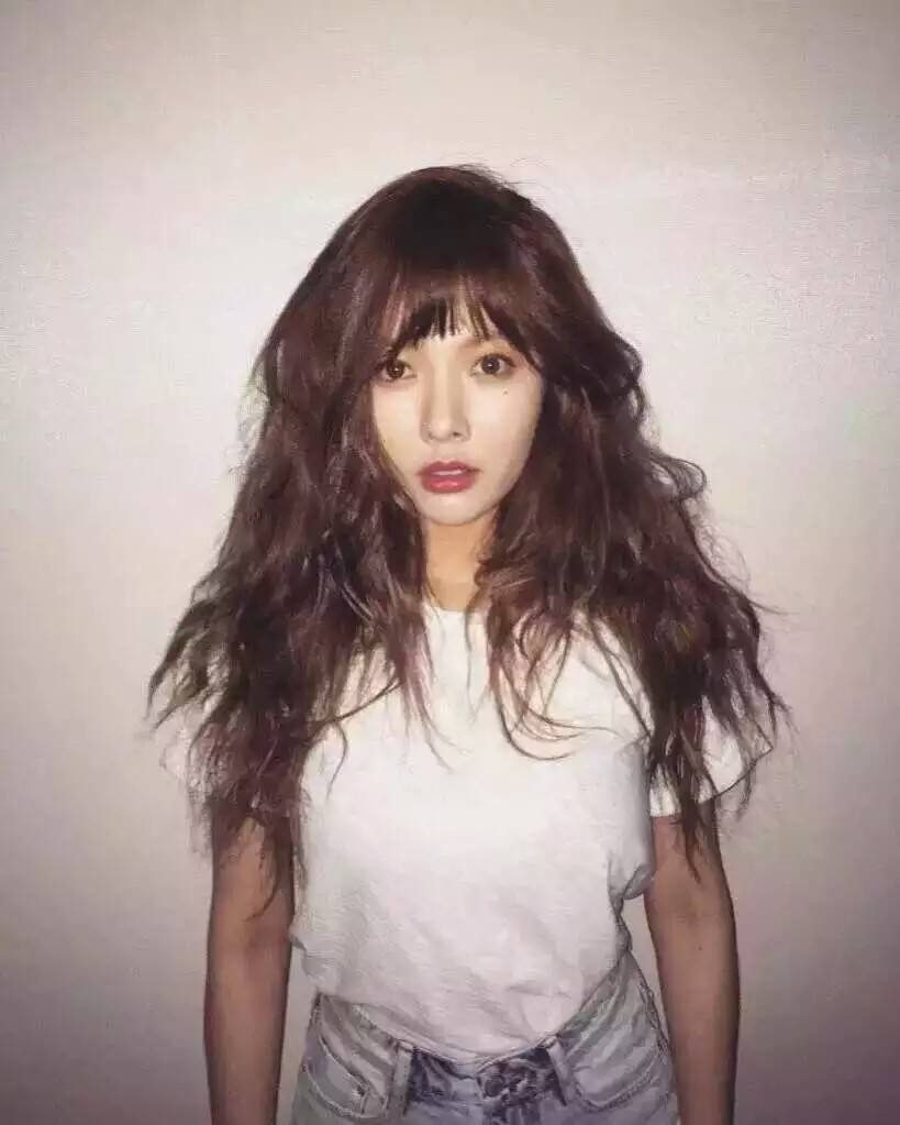 泫雅穿白衬衣抖音跳舞视频,泫雅穿绿色衬衫