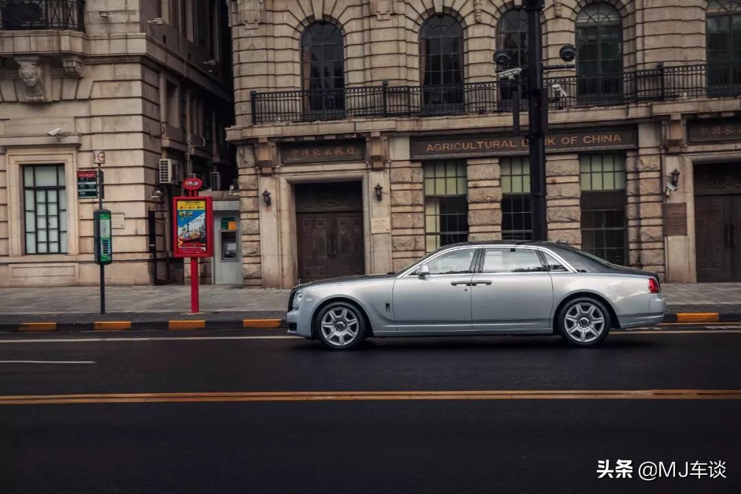 亲身体验劳斯莱斯,300多万的豪华堡垒开起来是什么感觉?