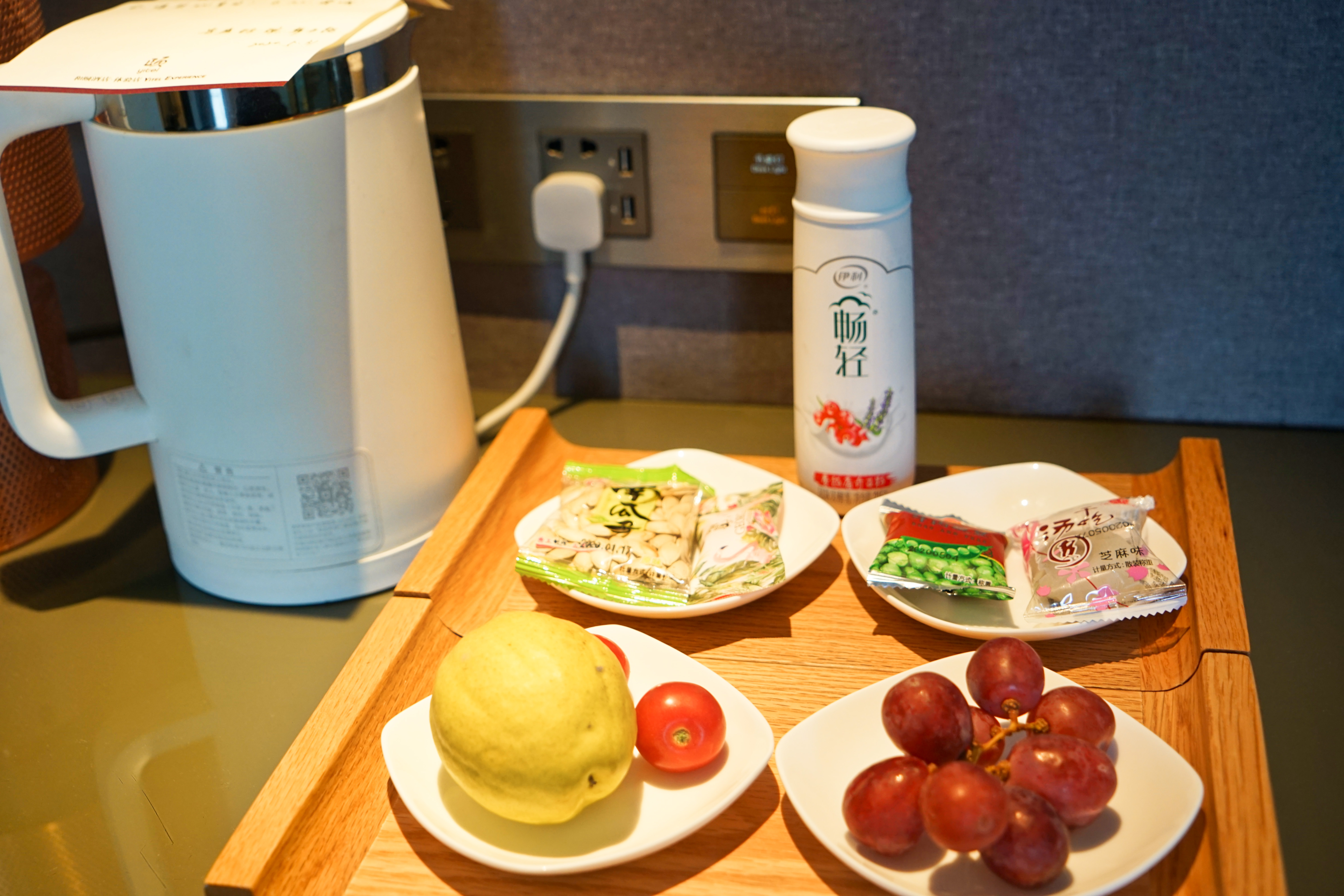 女子在酒店遇到奇葩客人,美女遇到奇葩保镖