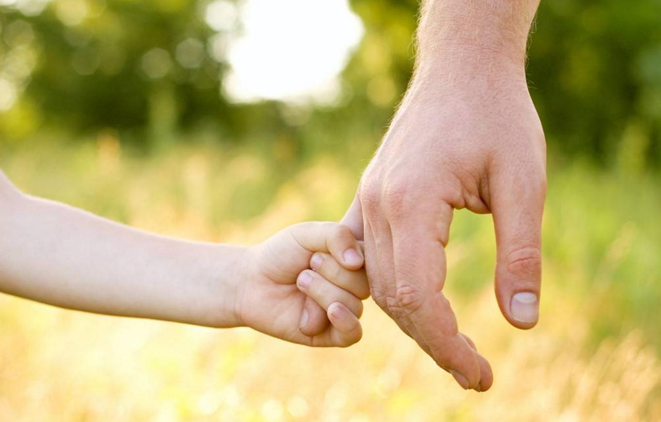 两岁小孩子特别犟应该怎么教育,孩子很犟父母怎么教育