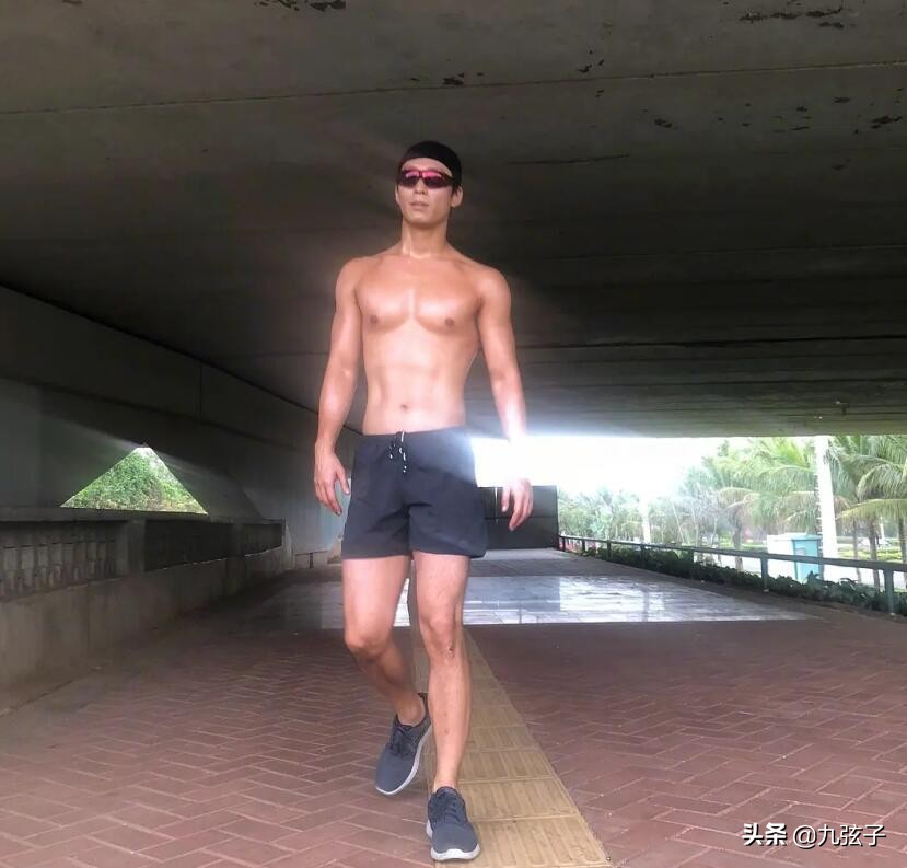 从“山楂树之恋”到“不速来客”，“豪门女婿”窦骁都经历了什么