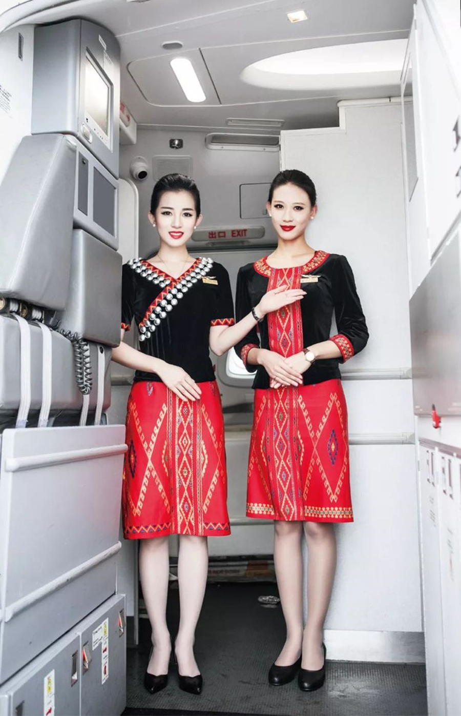 中国国际航空历代空姐制服,瑞丽航空空姐制服