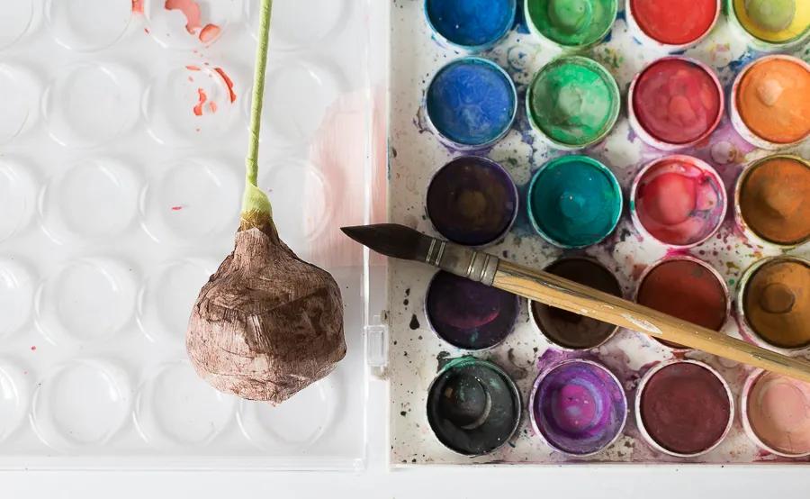 用手工纸做出来的花型装饰,软皱纹纸手工花