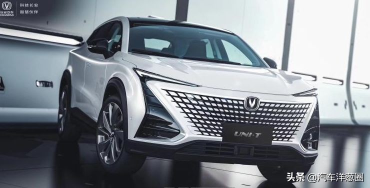 宝马换新车标了！蓝天白云帅炸，以后黑白标只代表低端宝马车主？