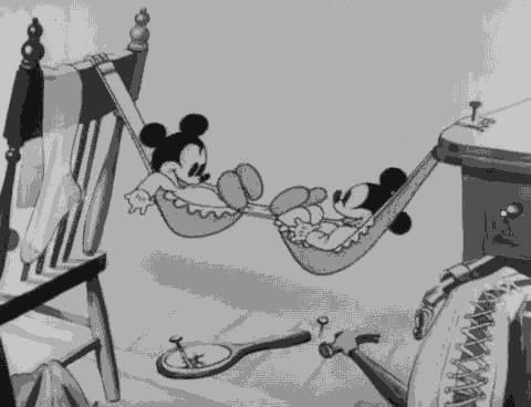 她们不是没穿内衣，而是会穿内衣