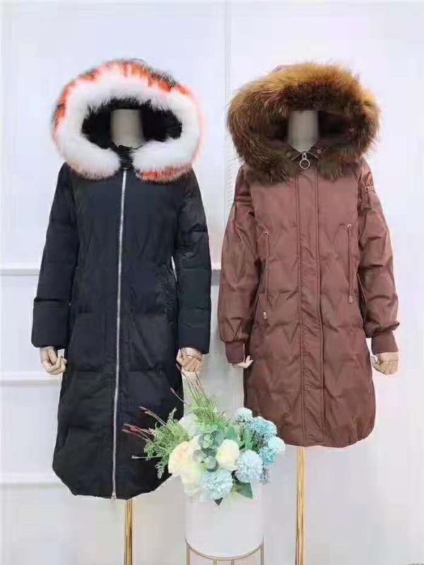 品牌羽绒服折扣女装尾货批发,广州服装工厂库存尾货羽绒服