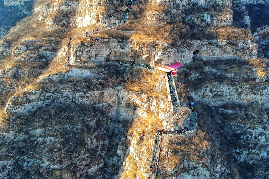 石家庄是一个神奇的地方,河北的神奇山峰