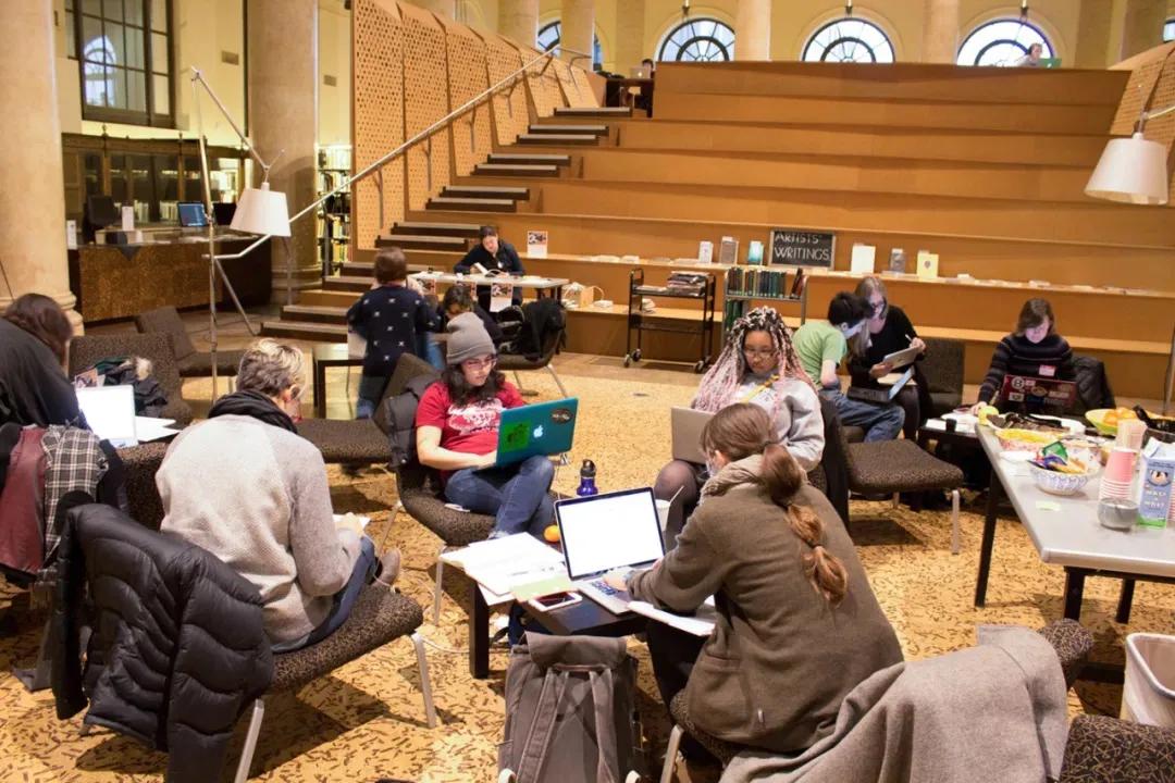 薪资待遇高且好就业的专业,高薪稳定和低薪前景不错的行业