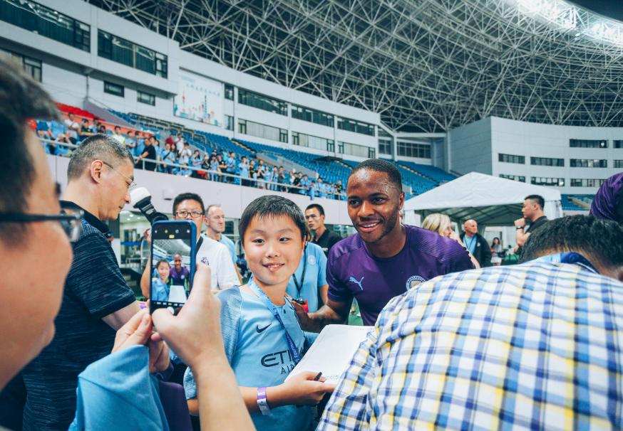 英国足球2018世界足球先生,raheemsterling球员