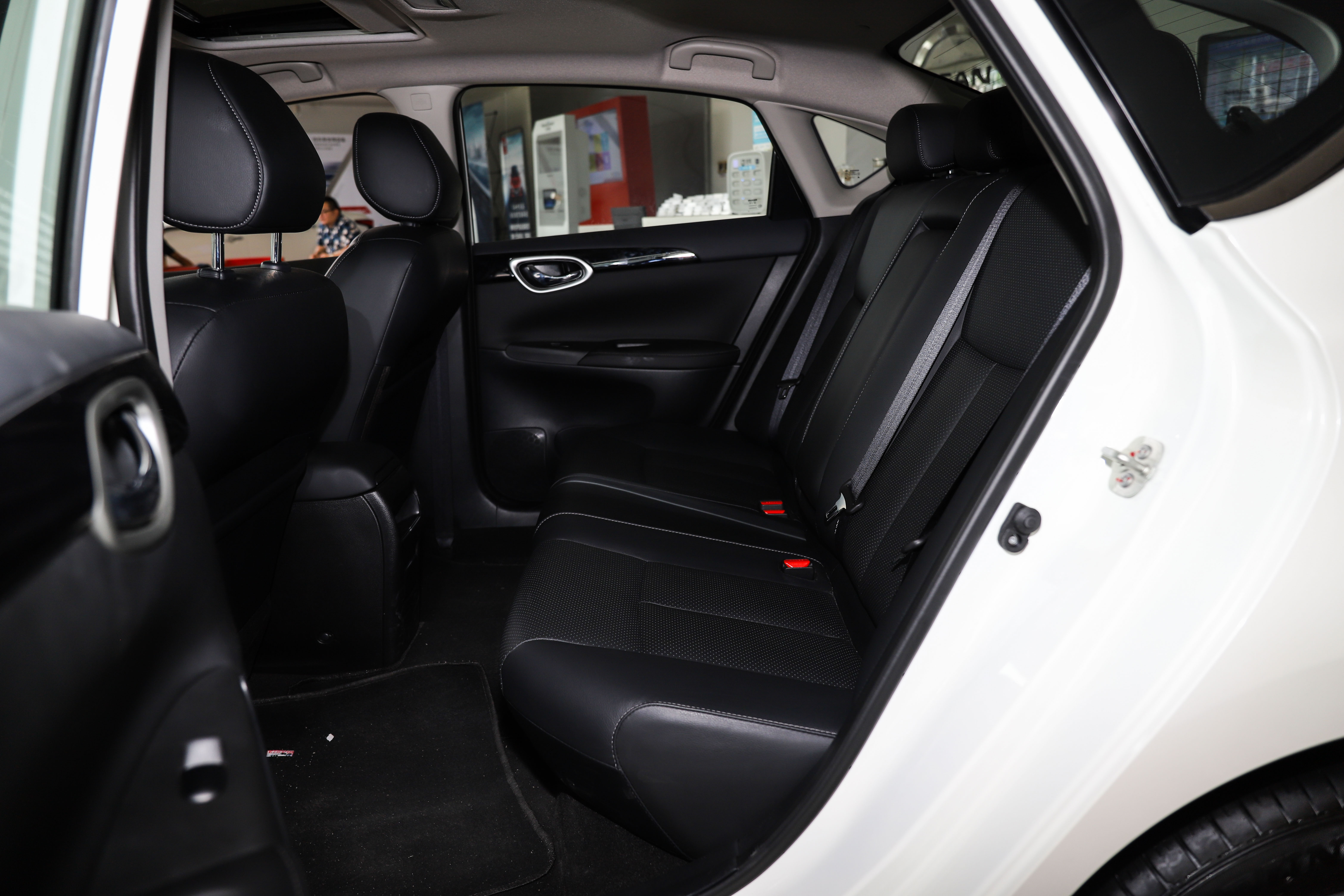 最新款日产轩逸经典款,日产轩逸2022款经典舒适版落地价