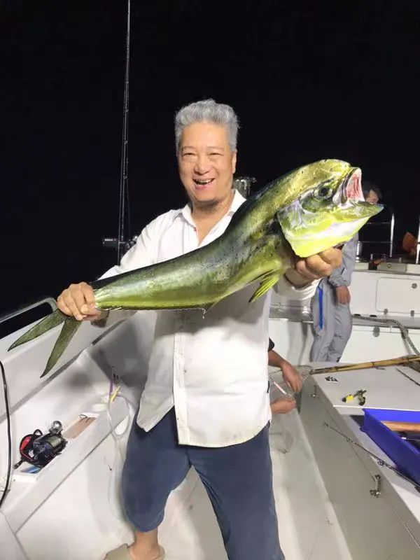 野奢不被鄙视？问问那些爱钓鱼的老孩子们，他们有活蹦乱跳的经验