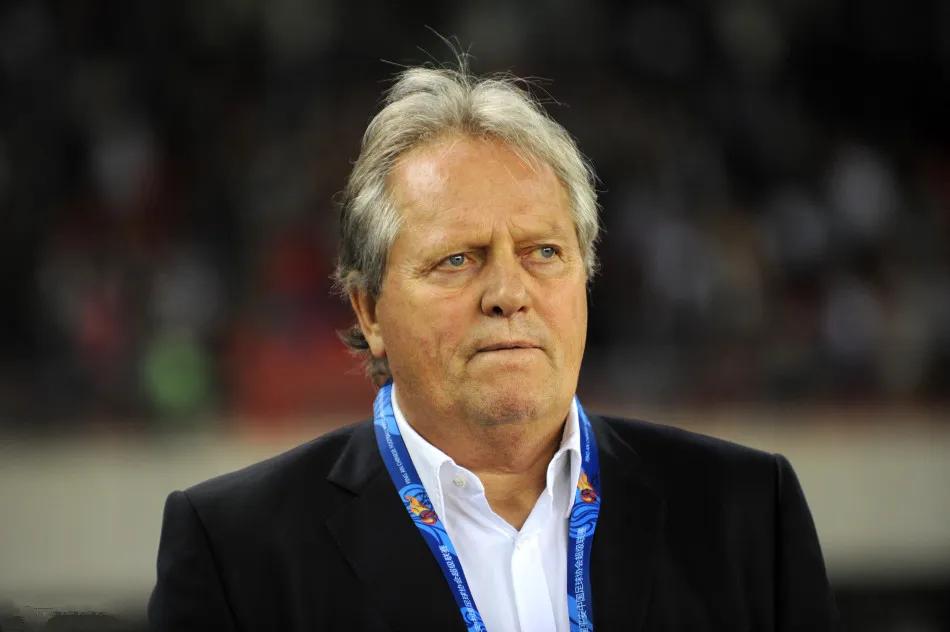 国足前教练李铁现状,李铁主教练时期的国足哪一年